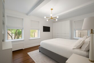 220 W 93rd St in New York, NY - Building Photo - Building Photo