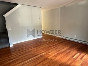 10 Pine Grove Ave in Barnstable, MA - Building Photo - Building Photo