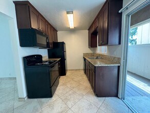 3111 Byron St in San Diego, CA - Building Photo - Building Photo