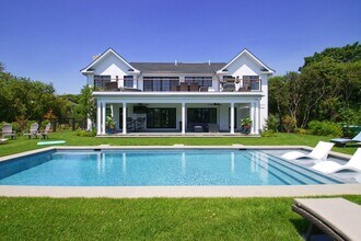 12 S Elroy Dr in Montauk, NY - Foto de edificio - Building Photo