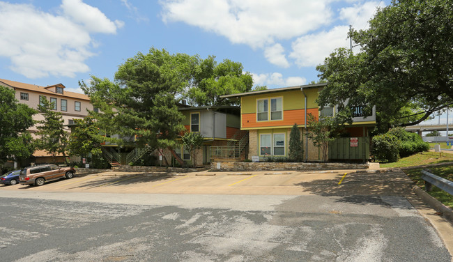 The Bungalows at Fort Acres in Austin, TX - Foto de edificio - Building Photo