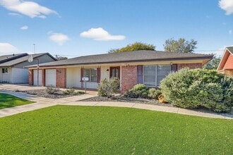 3210 Cimmaron Ave in Midland, TX - Foto de edificio - Building Photo