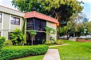 9808 Hammocks Blvd, Unit 0 in Miami, FL - Building Photo