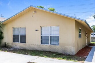 5770 Bermuda Cir S in West Palm Beach, FL - Building Photo - Building Photo