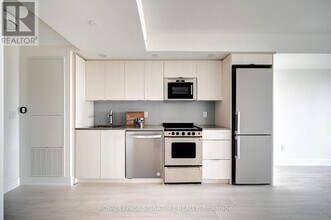 10 Eva Rd in Toronto, ON - Building Photo - Building Photo