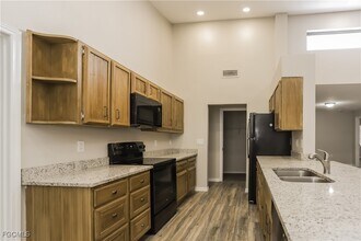 1054 Mohegan Rd in Venice, FL - Building Photo - Building Photo