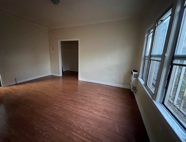 936 E 24th St in Los Angeles, CA - Building Photo - Building Photo
