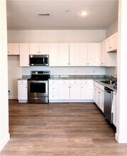 30 Veterans Memorial Pkwy-Unit -204 in East Providence, RI - Building Photo - Building Photo