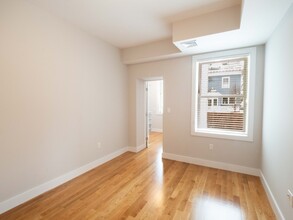 142 Coolidge St, Unit 2 in Brookline, MA - Building Photo - Building Photo