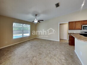 3029 SE Wake Rd in Port St. Lucie, FL - Foto de edificio - Building Photo