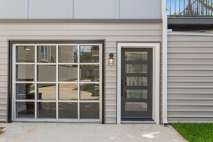 2005 Portsmouth St in Houston, TX - Building Photo