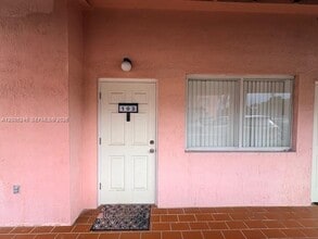 8019 Lake Dr in Doral, FL - Building Photo - Building Photo