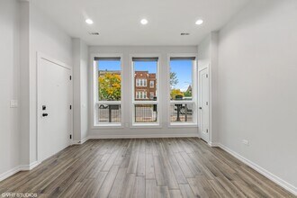 2801 W Warren Blvd in Chicago, IL - Building Photo - Building Photo