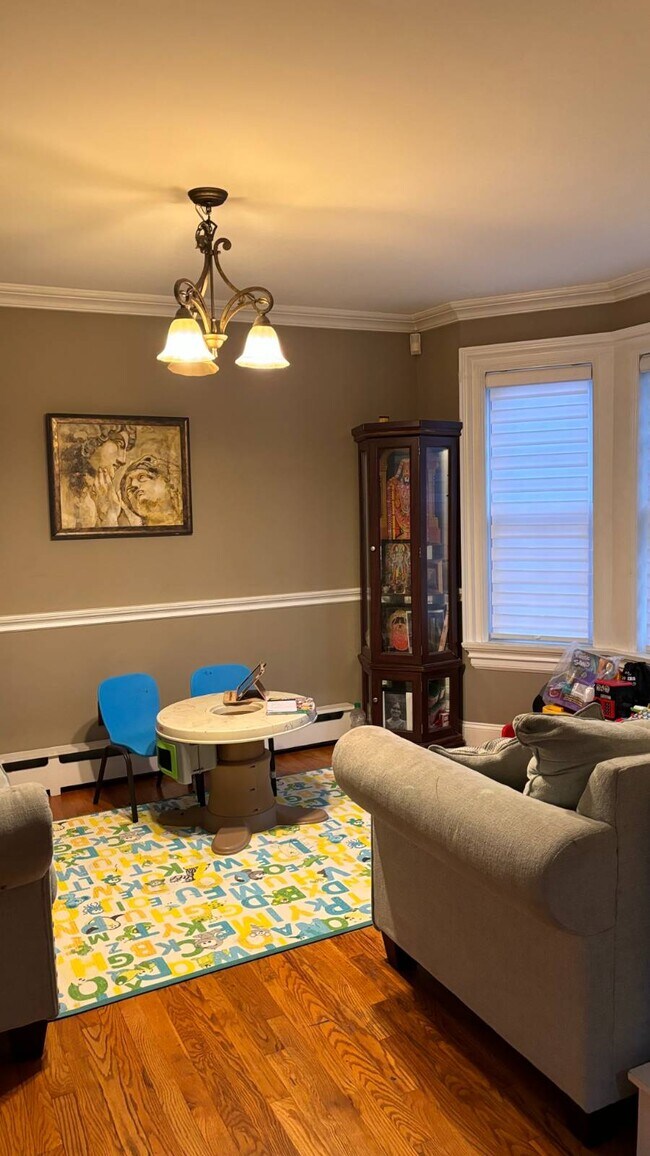 352 Lake Ave S in Nesconset, NY - Foto de edificio - Building Photo