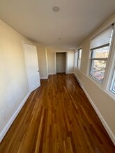 2572 Massachusetts Ave, Unit 2 in Cambridge, MA - Building Photo - Building Photo