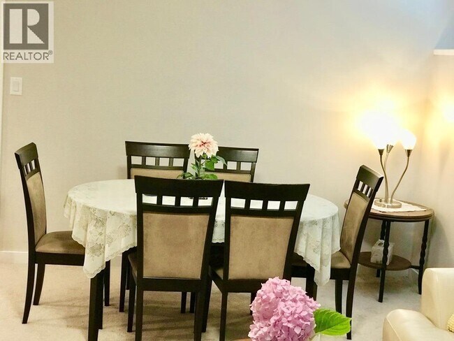 6486 Bruce St in West Vancouver, BC - Building Photo - Building Photo