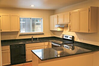 2 Deerfield Dr in Wimberley, TX - Building Photo - Building Photo