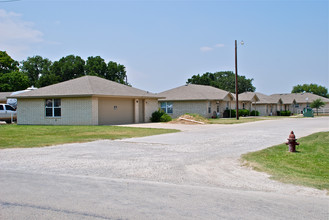 Estates of Bridgeport in Bridgeport, TX - Building Photo - Building Photo