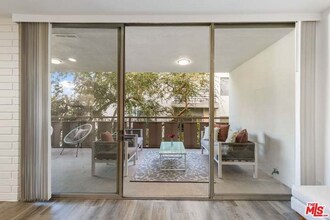 11044 Ophir Dr in Los Angeles, CA - Building Photo - Building Photo