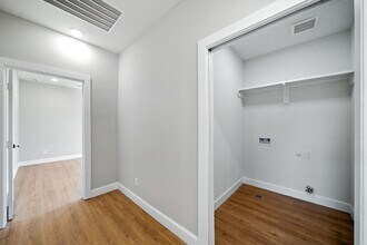 8307 Double in Houston, TX - Building Photo - Building Photo