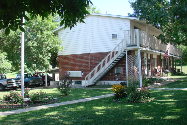 BaStone Apartments in Des Moines, IA - Foto de edificio - Building Photo