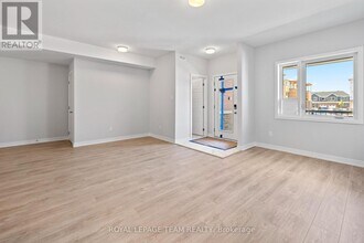 808 Parnian Private in Ottawa, ON - Building Photo - Building Photo