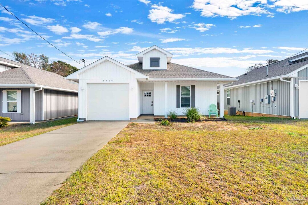 5316 Cambria Dr in Pensacola, FL - Building Photo