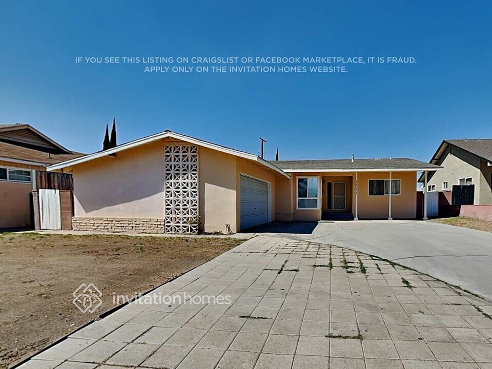 14251 Minnehaha St in Los Angeles, CA - Building Photo