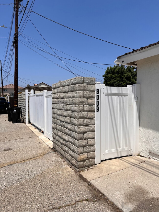 9009 Monogram Ave in North Hills, CA - Building Photo - Building Photo