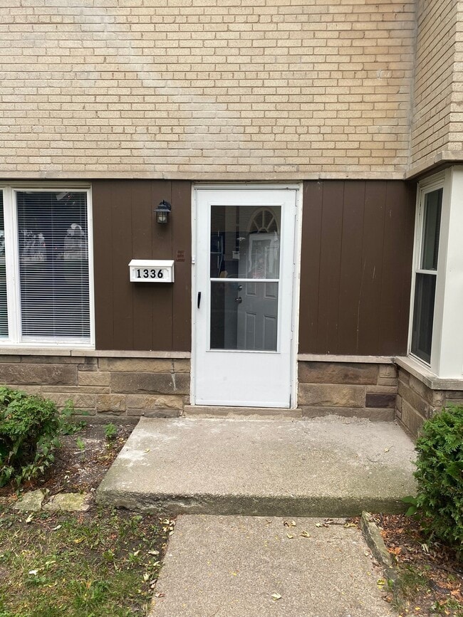 1338 Wentworth Ave