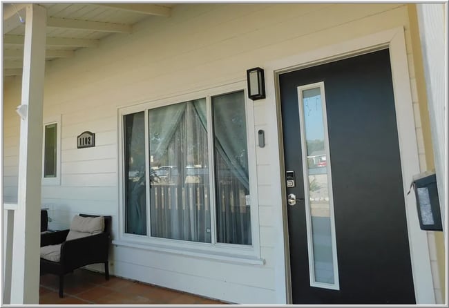 1102 E Foothill Blvd in Glendora, CA - Building Photo - Building Photo