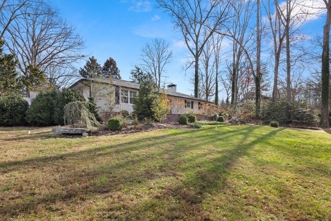 14 Buena Vista Rd in Biltmore Forest, NC - Building Photo - Building Photo