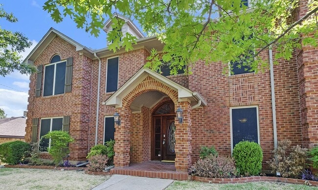 Spacious Arlington home near River Legacy Park in Arlington, TX - Foto de edificio - Building Photo