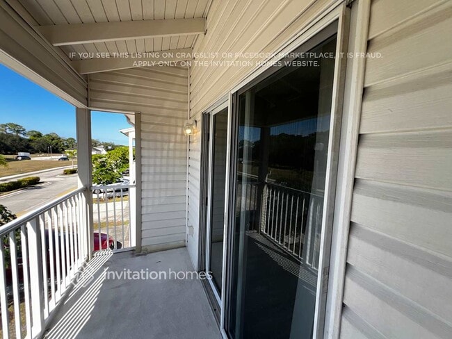 102 Carol Susan Ln in Fort Pierce, FL - Foto de edificio - Building Photo