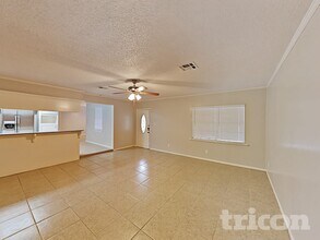 411 E Carby Rd, Unit 1521 in Houston, TX - Building Photo - Building Photo