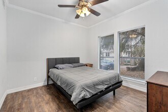 1910 Robbins Pl in Austin, TX - Building Photo - Building Photo