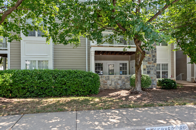 1712 Lake Shore Crest Dr, Unit 11 in Reston, VA - Building Photo - Building Photo