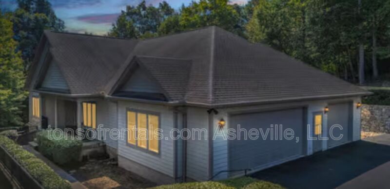 29 Turkey Roost Ct in Hendersonville, NC - Building Photo