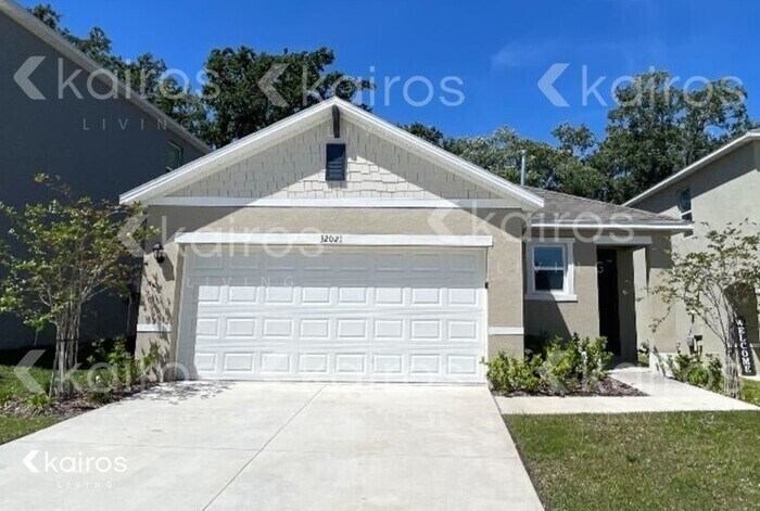 32021 Katelin Cir in Leesburg, FL - Building Photo