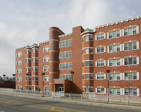 Linden Knolls in Hempstead, NY - Building Photo - Building Photo