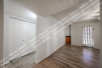 8787 E Mountain View Rd in Scottsdale, AZ - Foto de edificio - Building Photo