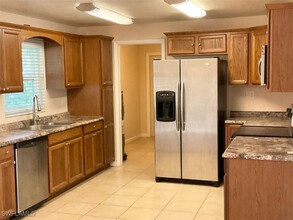 1806 SE 1st Ave in Cape Coral, FL - Building Photo - Building Photo