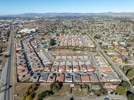Twin Oaks in Hollister, CA - Building Photo