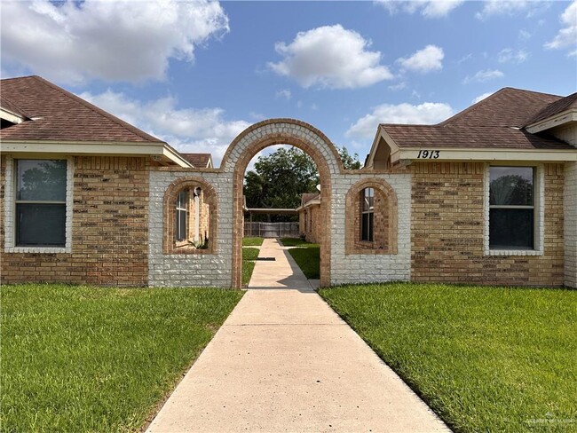 1913 W Western Dr