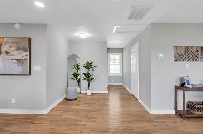 3910 Clairmont Rd in Chamblee, GA - Building Photo - Building Photo