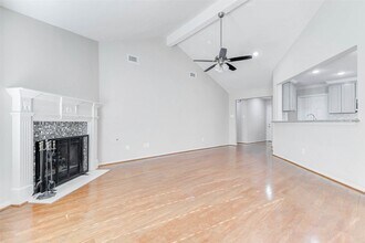 2410 Clear Ridge Dr in Houston, TX - Building Photo - Building Photo