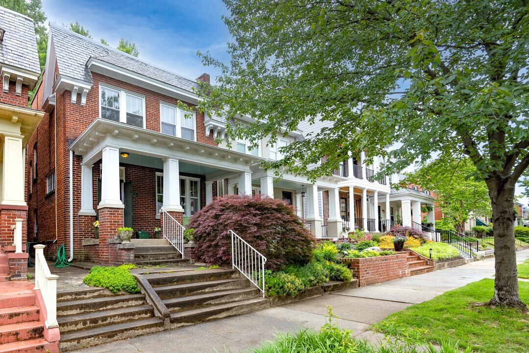 3109 W Grace St in Richmond, VA - Building Photo