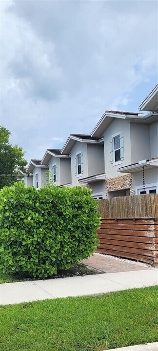 12766 SW 248th St in Homestead, FL - Foto de edificio