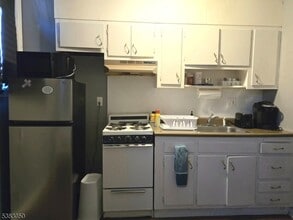 526 Valley Brook Ave in Lyndhurst, NJ - Building Photo - Building Photo