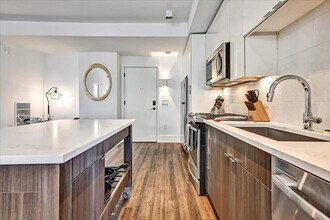 3005 Peachtree Rd NE in Atlanta, GA - Building Photo - Building Photo